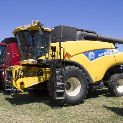 Photo 3. NEW HOLLAND CR970 & HONEYBEE 94C PACKAGE combine harvester