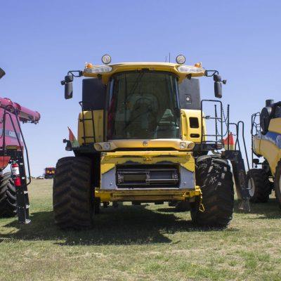 Photo 5. NEW HOLLAND CR970 & HONEYBEE 94C PACKAGE combine harvester