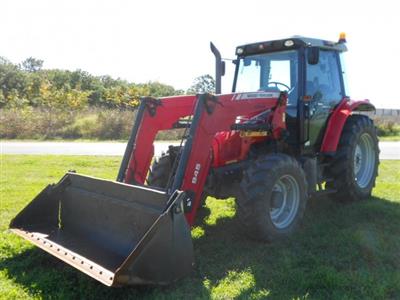 Photo 2. Massey Ferguson 5435 tractor