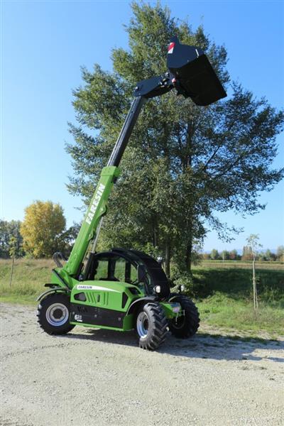 Photo 2. Faresin FH6.26 telehandler