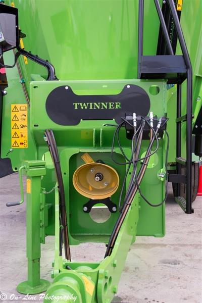 Photo 3. Faresin Twinner 1400 feed mixer