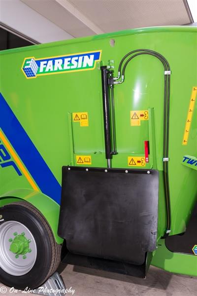 Photo 5. Faresin Twinner 1400 feed mixer