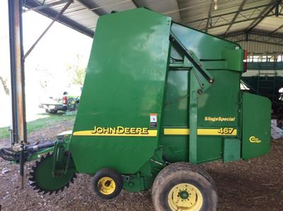 Photo 4. John Deere 467 round baler