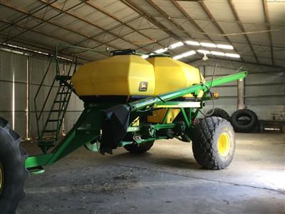 Photo 1. John Deere 1900 airseeder