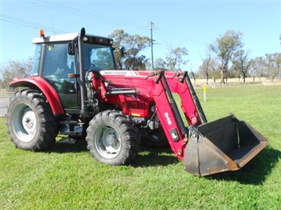 Photo 1. Massey Ferguson 5435 tractor