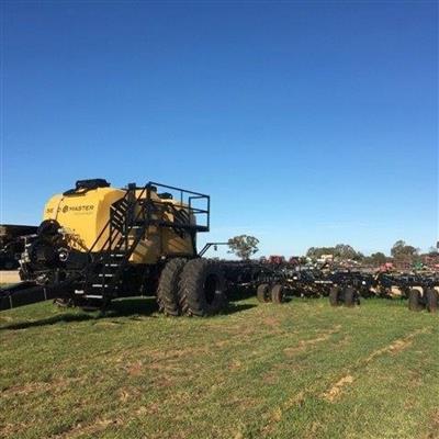 Photo 1. SEEDMASTER CT6012 airseeder