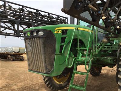 Photo 1. JOHN DEERE 4930 SP self propelled sprayer