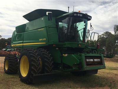 Photo 1. JOHN DEERE 9870 STS combine harvester