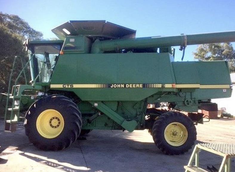 John Deere CTS combine harvester
