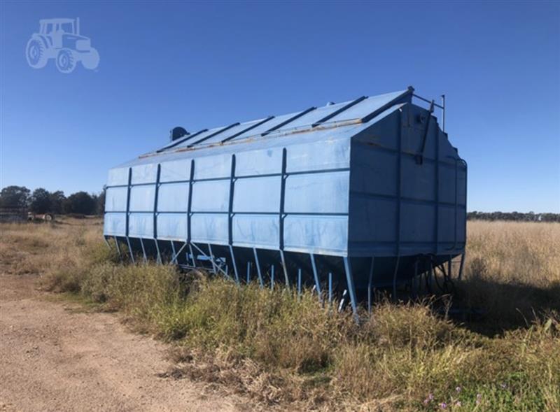 Photo 1. Australian Agricultural Machinery 779 chaser bin