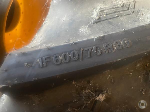 Photo 1. Jcb 4220 tyre