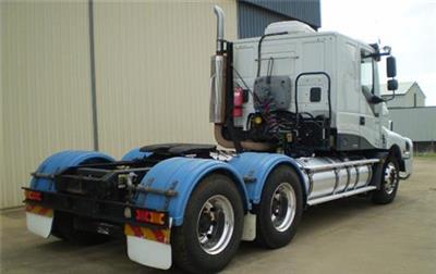 Photo 4. Iveco Powerstar 550 Prime Mover