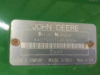 Photo 3. John Deere 1900 airseeder