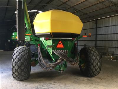 Photo 4. John Deere 1900 airseeder