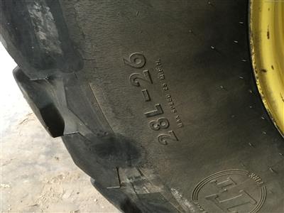 Photo 5. John Deere 1900 airseeder