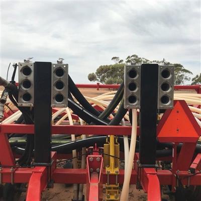 Photo 3. BOURGAULT 8910 airseeder