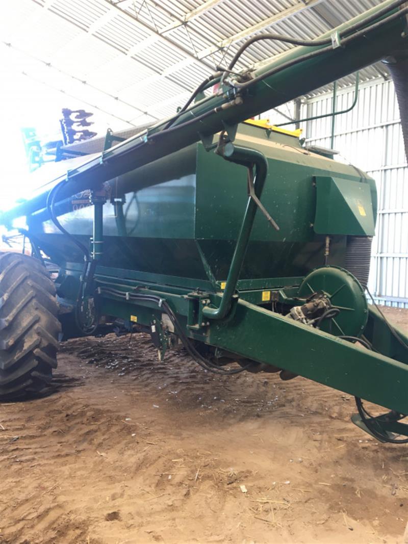 Simplicity 9000 Air Seeder Cart, Seeding Tillage Simplicity SA, Power