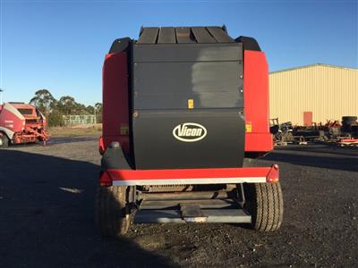 Photo 2. Vicon RV2190 RV 2190 Round Baler