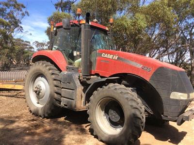 Photo 1. CASE IH MAGNUM 235 tractor