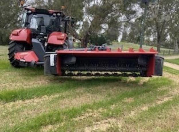 Photo 3. Vicon Extra 736T windrower