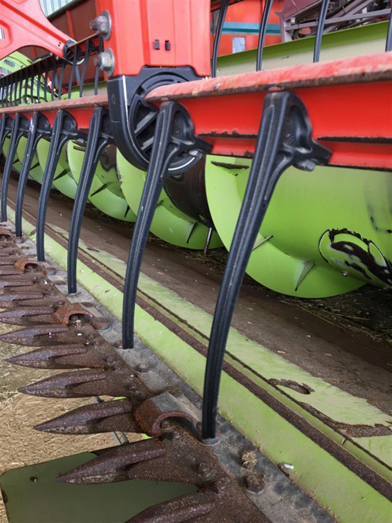 Photo 4. Claas 1350 Header Front