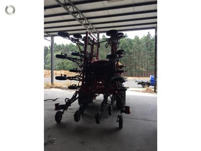 Photo 2. SEEDHAWK SH 800C airseeder