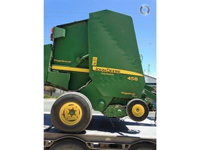 Photo 2. John Deere 458 round baler