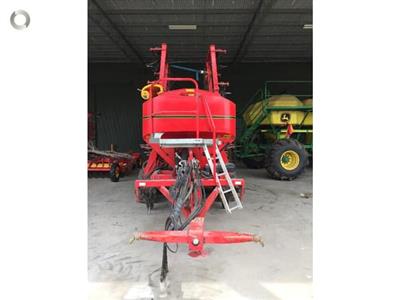 Photo 4. SEEDHAWK SH 800C airseeder