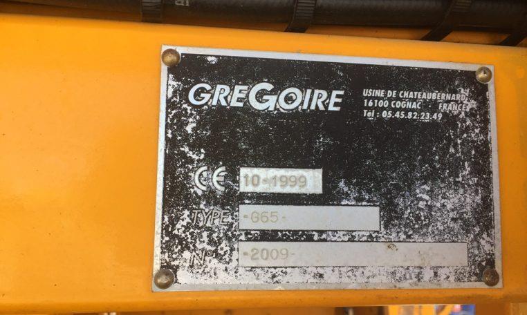 Photo 2. Gregoire G65 Grape Harvester