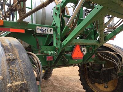 Photo 2. JOHN DEERE 4930 SP self propelled sprayer