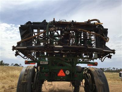 Photo 3. JOHN DEERE 4930 SP self propelled sprayer