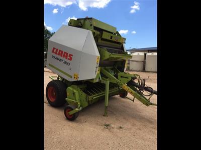 Photo 2. CLAAS VARIANT 250 round baler