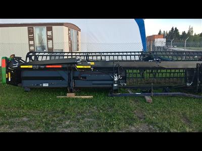 Photo 5. John Deere 430D Draper front