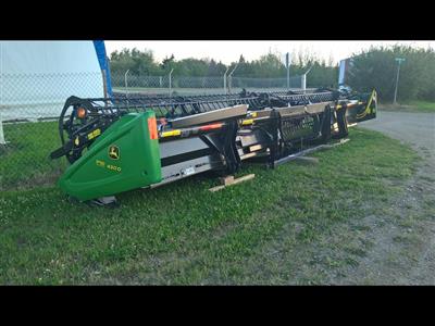 Photo 1. John Deere 430D Draper front