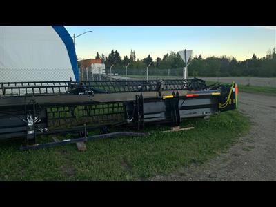 Photo 2. John Deere 430D Draper front