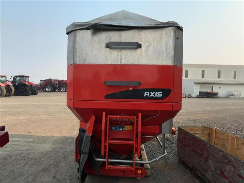 Photo 2. Kuhn Axis 50.1 W spreader