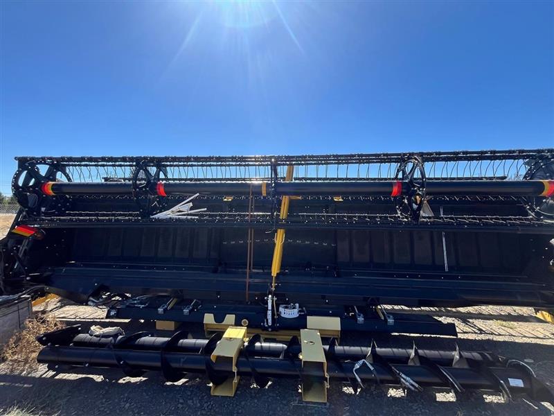 Photo 3. Macdon D125 harvester front