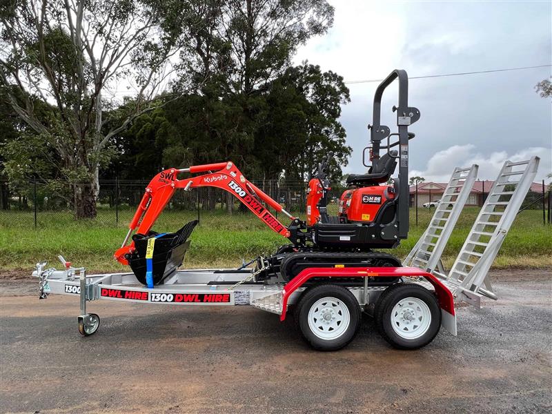 Photo 2. Kubota K008 mini tight access excavator