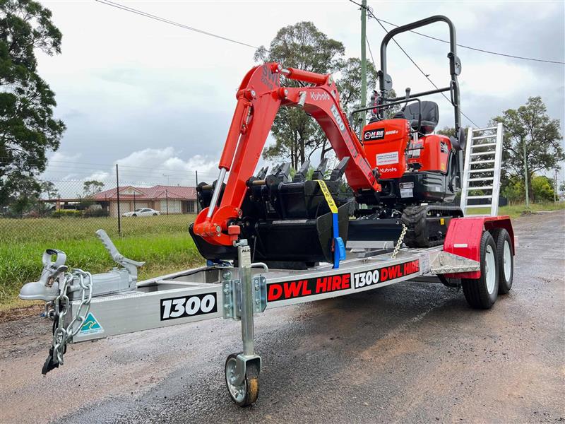 Photo 3. Kubota K008 mini tight access excavator