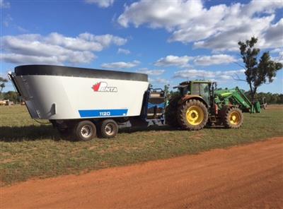 Photo 2. PENTA 1130HD TMR MIXER WAGON