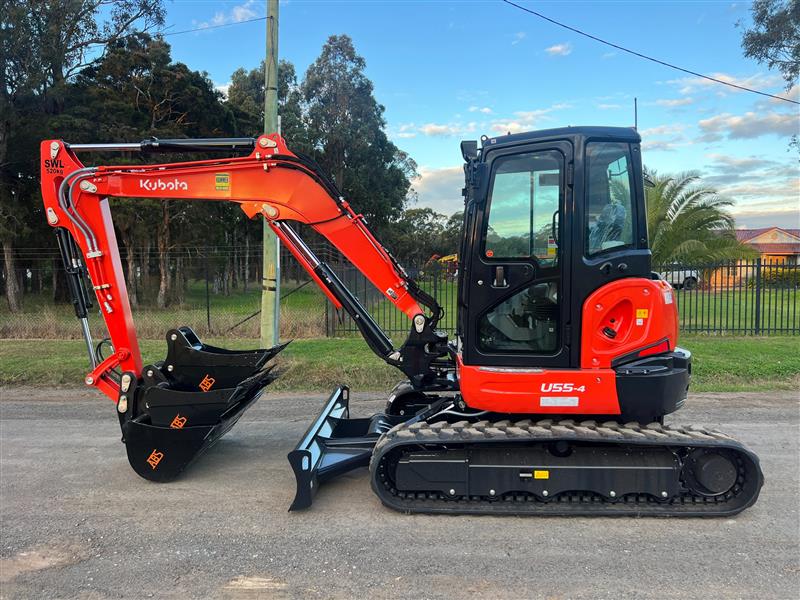 Photo 3. Kubota U55-2 excavator