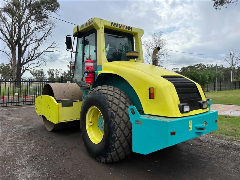 Photo 2. Ammann ASC110 12.86T smooth pad foot roller