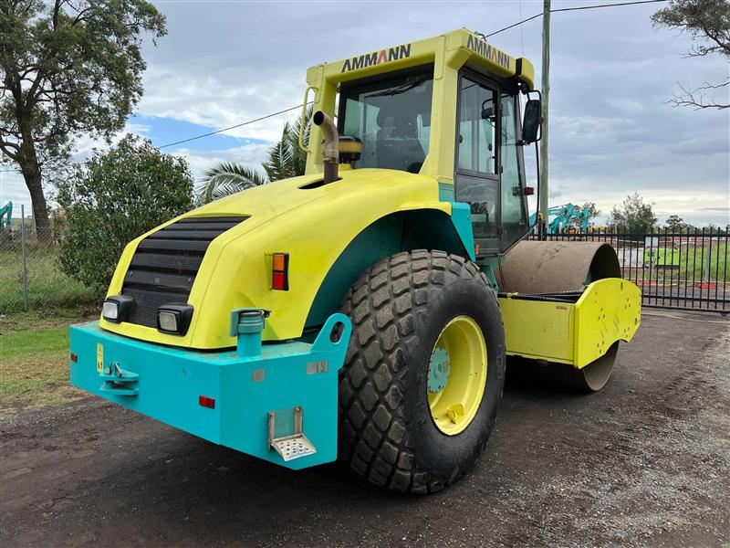Photo 3. Ammann ASC110 12.86T smooth pad foot roller