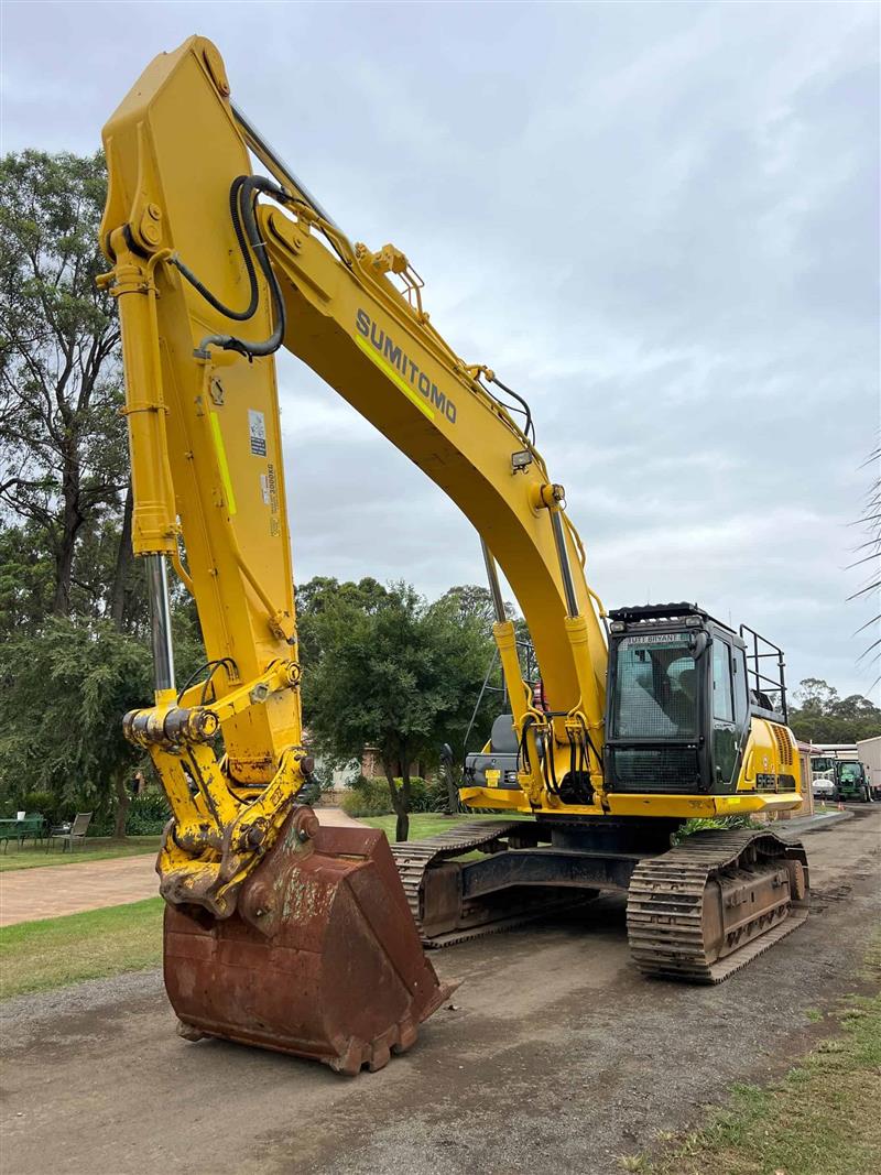 Photo 2. Sumitomo SH350 35T excavator