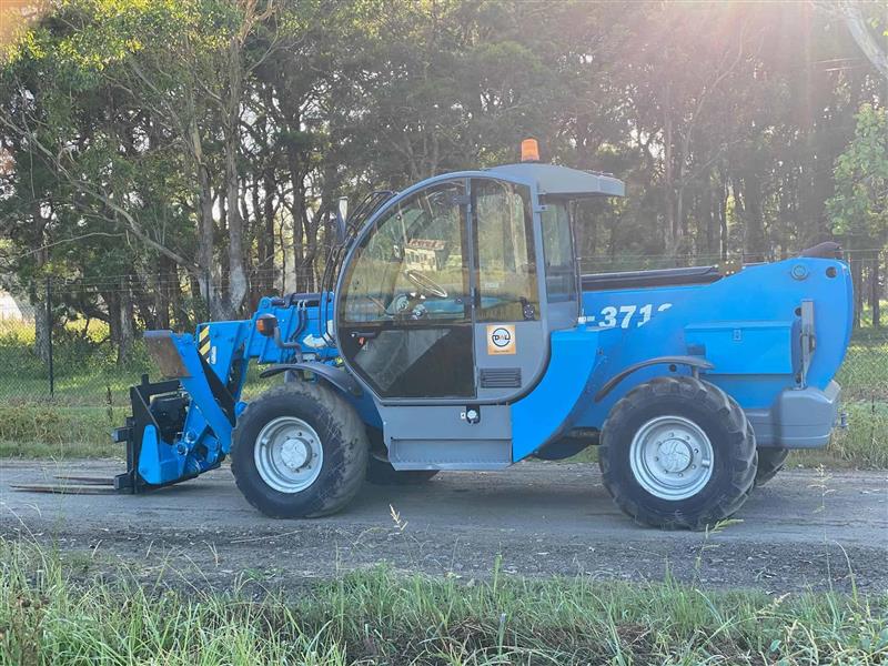 Photo 2. Genie GTH3713 3.7T 13m all terrain telehandler