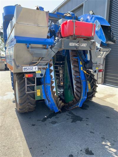 Photo 3. SB65 Braud New Holland STK10