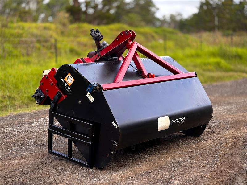 Photo 3. Toro Procore SR72 PTO linkage aerator