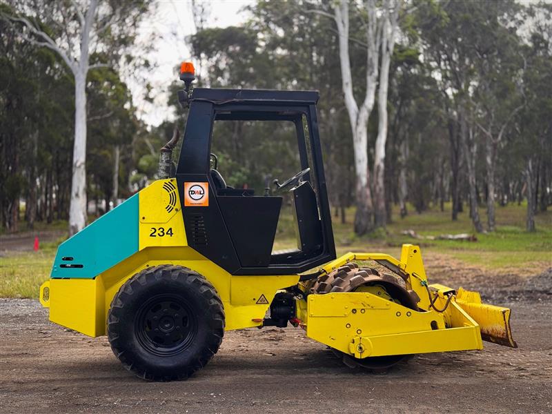 Photo 4. Rammax RW3002-SPT 3.4T articulated pad foot roller