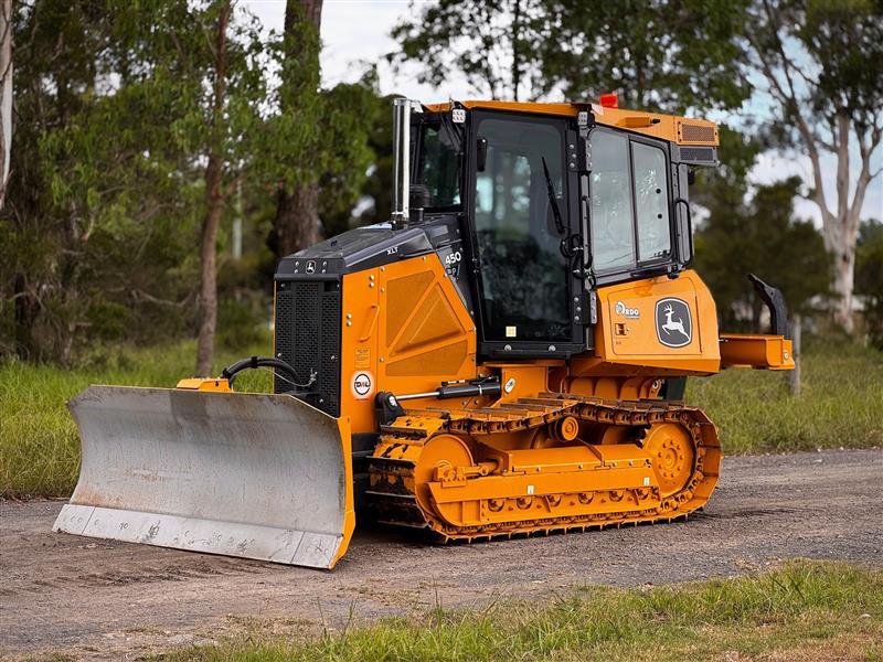 Photo 3. John Deere 450P XLT 8T dozer with ripper