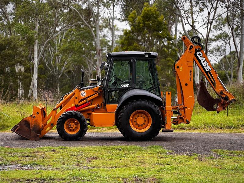Photo 5. Case 580T backhoe loader